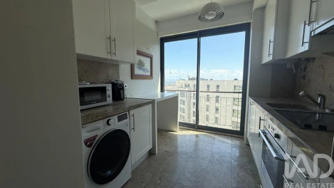 Apartamento T3 para Arrendamento em Santo António