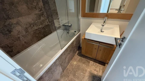 Apartamento T3 para Arrendamento em Santo António