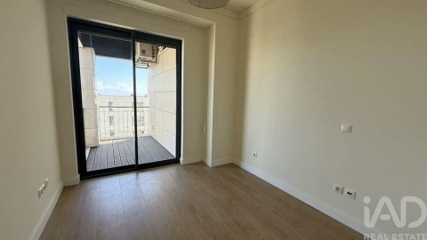 Apartamento T3 para Arrendamento em Santo António
