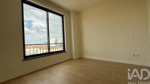 Apartamento T3 para Arrendamento em Santo António