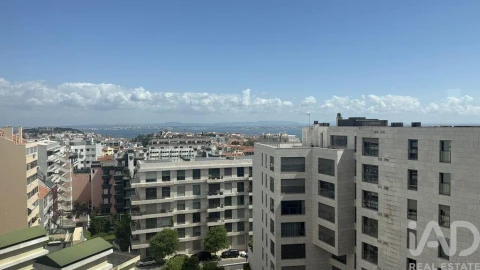 Apartamento T3 para Arrendamento em Santo António