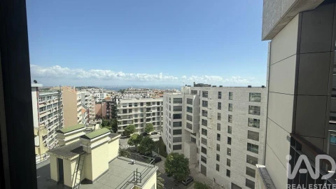 Apartamento T3 para Arrendamento em Santo António