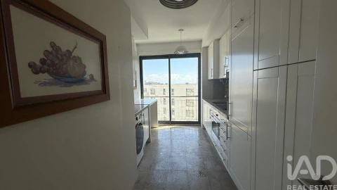 Apartamento T3 para Arrendamento em Santo António