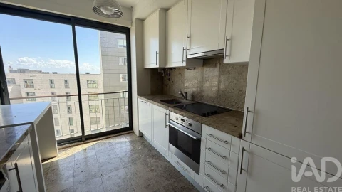 Apartamento T3 para Arrendamento em Santo António