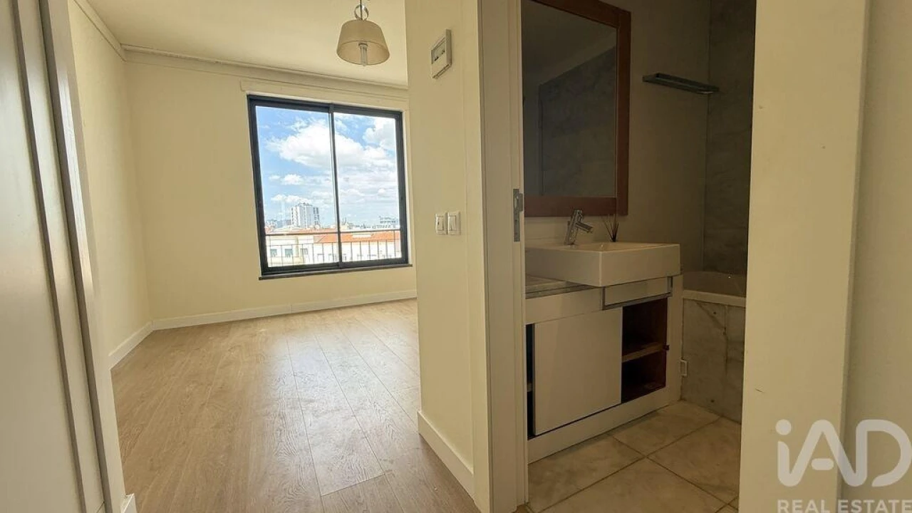 Apartamento T3 para Arrendamento em Santo António Foto 7