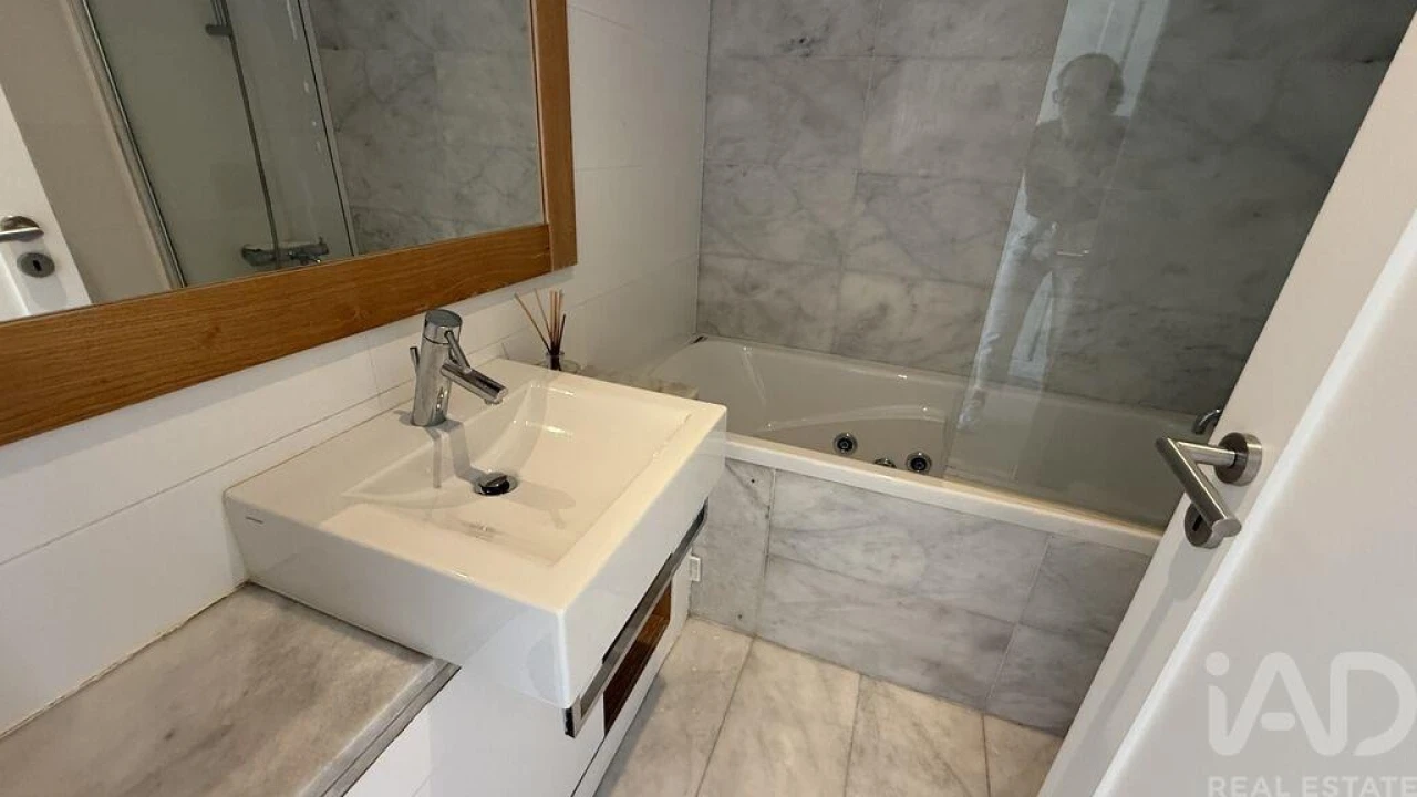 Apartamento T3 para Arrendamento em Santo António Foto 21