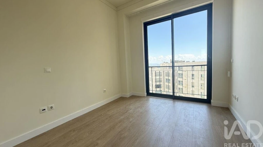 Apartamento T3 para Arrendamento em Santo António Foto 28