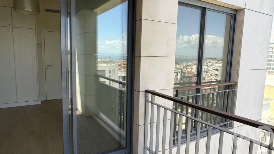 Apartamento T3 para Arrendamento em Santo António Foto 17