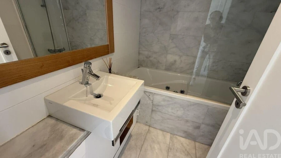 Apartamento T3 para Arrendamento em Santo António Foto 21