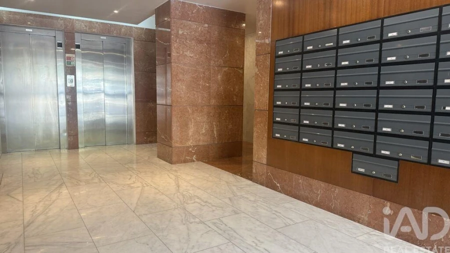 Apartamento T3 para Arrendamento em Santo António Foto 30