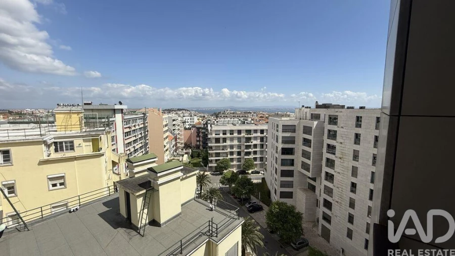 Apartamento T3 para Arrendamento em Santo António Foto 15