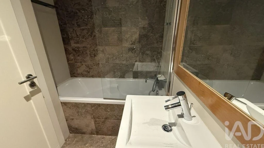 Apartamento T3 para Arrendamento em Santo António Foto 27