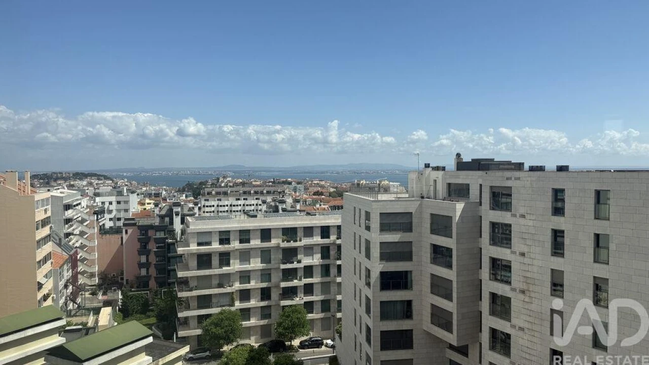 Apartamento T3 para Arrendamento em Santo António Foto 10
