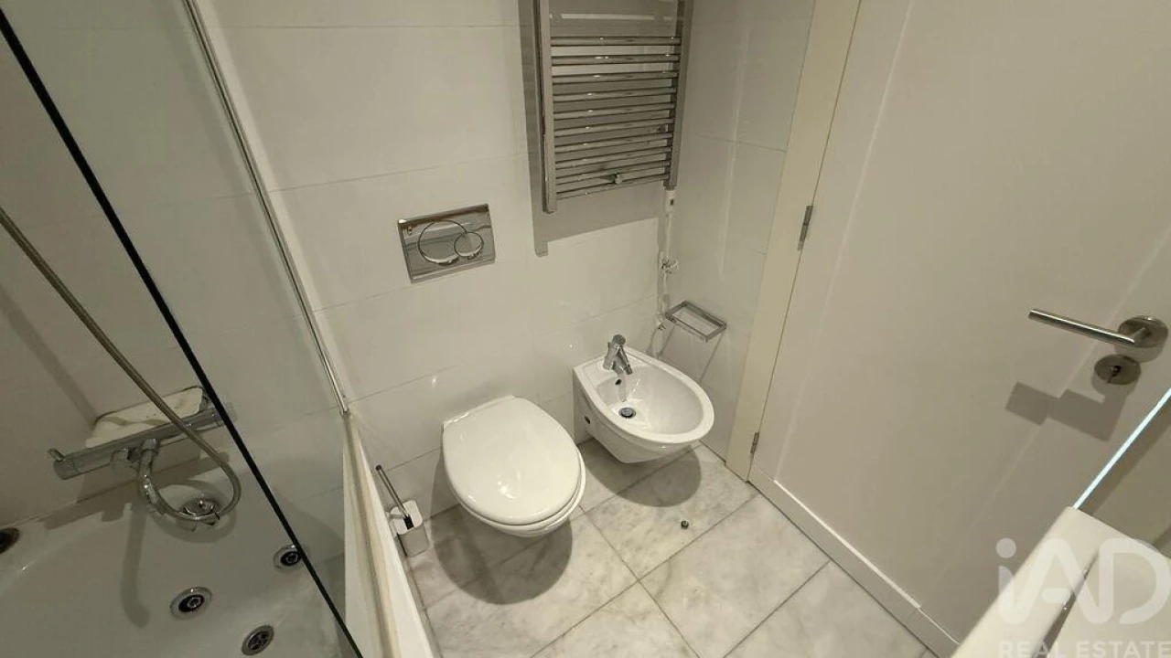 Apartamento T3 para Arrendamento em Santo António Foto 22