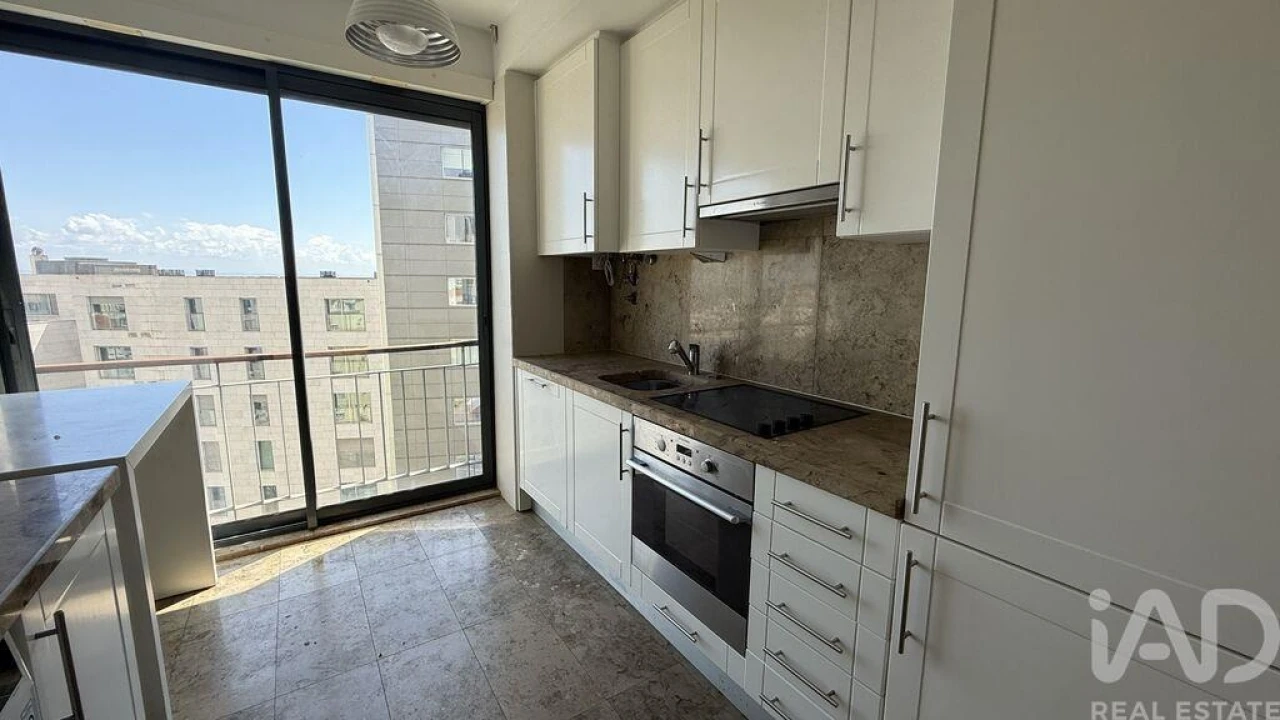 Apartamento T3 para Arrendamento em Santo António Foto 5