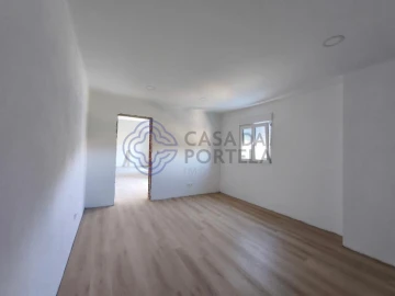 Moradia T2 para Venda em Maxial e Monte Redondo