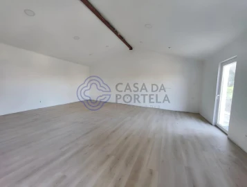 Moradia T2 para Venda em Maxial e Monte Redondo