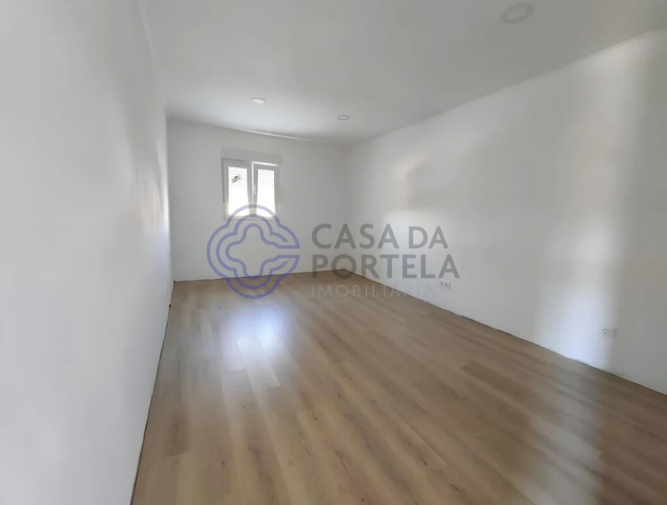 Moradia T2 para Venda em Maxial e Monte Redondo Foto 10