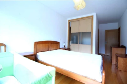 Apartamento T2 para Arrendamento em Santo Antonio dos Olivais