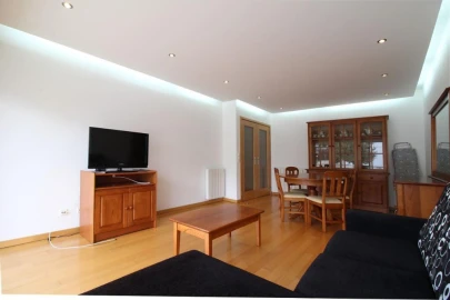 Apartamento T2 para Arrendamento em Santo Antonio dos Olivais