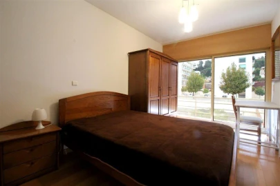 Apartamento T2 para Arrendamento em Santo Antonio dos Olivais