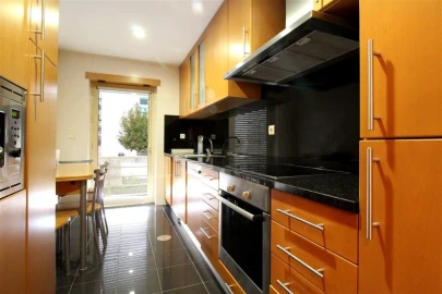 Apartamento T2 para Arrendamento em Santo Antonio dos Olivais