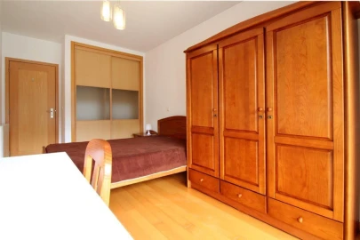 Apartamento T2 para Arrendamento em Santo Antonio dos Olivais