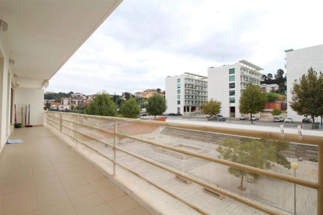 Apartamento T2 para Arrendamento em Santo Antonio dos Olivais Foto 5