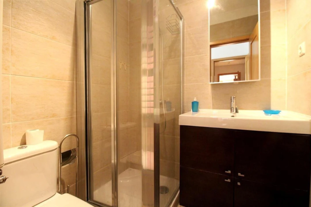 Apartamento T2 para Arrendamento em Santo Antonio dos Olivais Foto 12