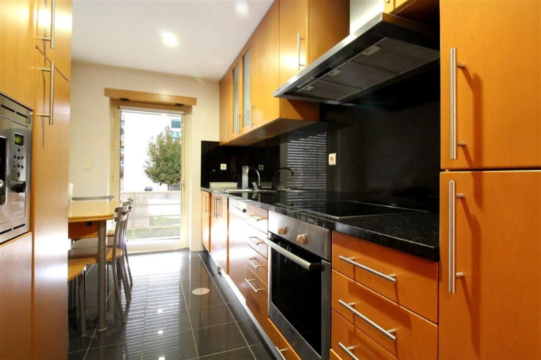 Apartamento T2 para Arrendamento em Santo Antonio dos Olivais Foto 4