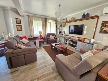 Moradia T4 para Venda em São Sebastião