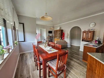 Moradia T4 para Venda em São Sebastião