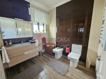 Moradia T4 para Venda em São Sebastião