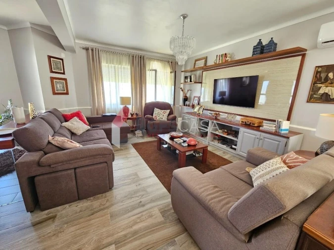 Moradia T4 para Venda em São Sebastião Foto 9