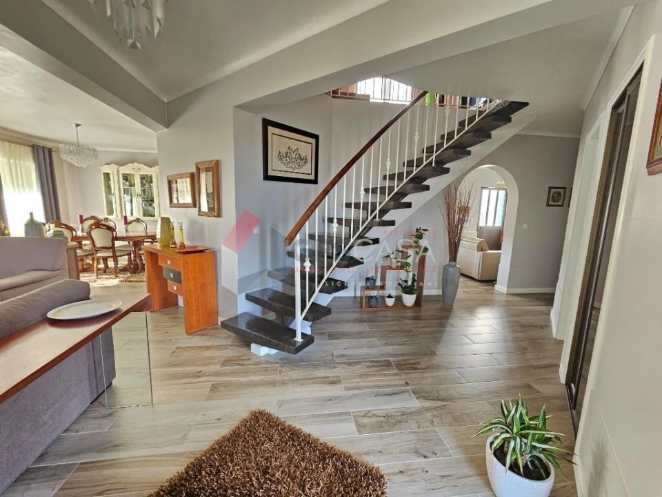 Moradia T4 para Venda em São Sebastião Foto 13