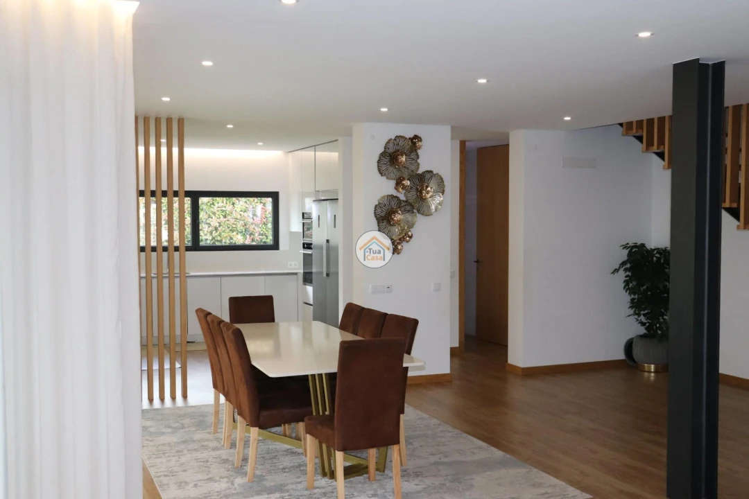 Moradia T4 para Venda em Carapeços Foto 7