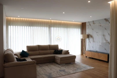 Moradia T4 para Venda em Carapeços