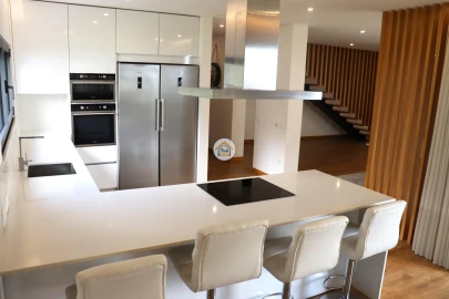 Moradia T4 para Venda em Carapeços