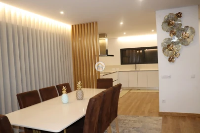 Moradia T4 para Venda em Carapeços