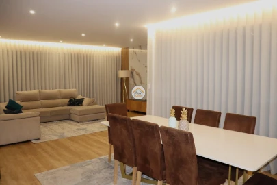 Moradia T4 para Venda em Carapeços