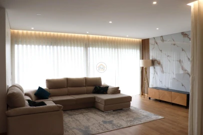 Moradia T4 para Venda em Carapeços