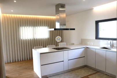 Moradia T4 para Venda em Carapeços