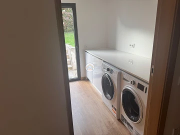 Moradia T4 para Venda em Carapeços