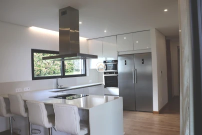 Moradia T4 para Venda em Carapeços