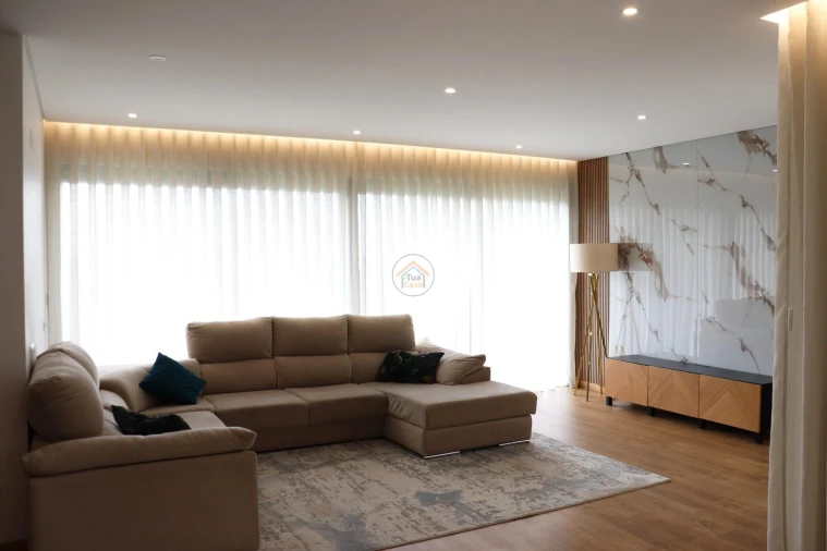 Moradia T4 para Venda em Carapeços Foto 9