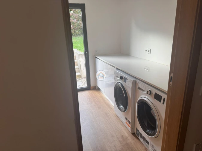 Moradia T4 para Venda em Carapeços Foto 25