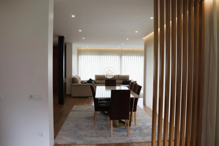 Moradia T4 para Venda em Carapeços Foto 18