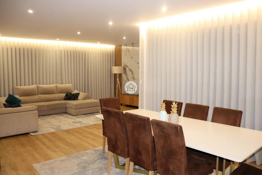 Moradia T4 para Venda em Carapeços Foto 5