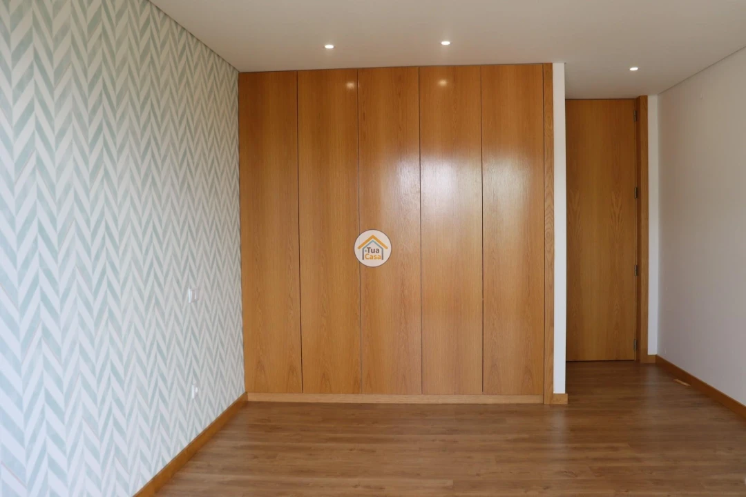 Moradia T4 para Venda em Carapeços Foto 24