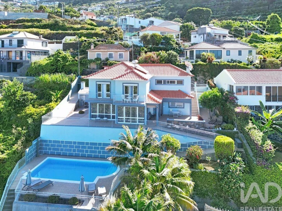 Moradia T3 para Venda em Arco da Calheta Foto 1